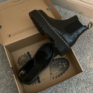 Dr. Martens 2976 Platform boots